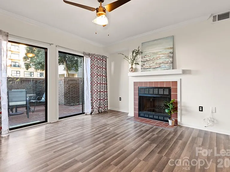 212 W 10th St #4 — Photo 3