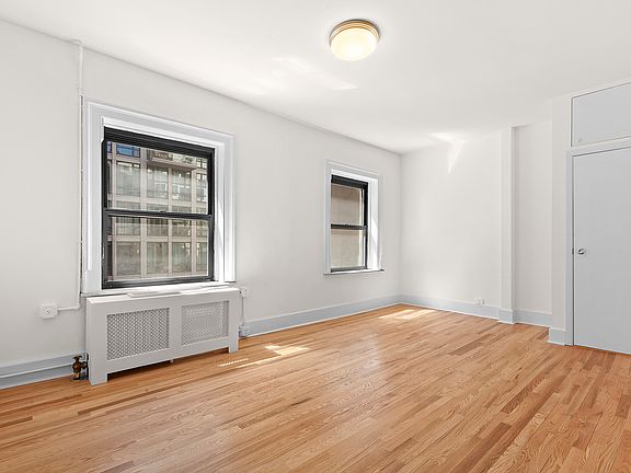 3rd image of 134 W 23rd St #Top