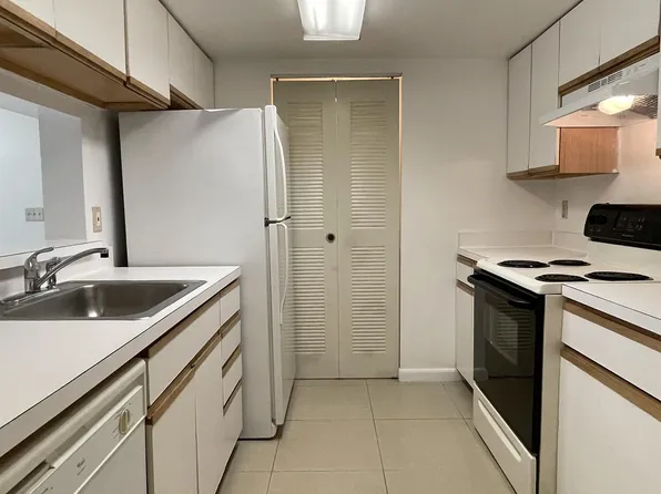 9833 Westview Dr, Pompano Beach, FL