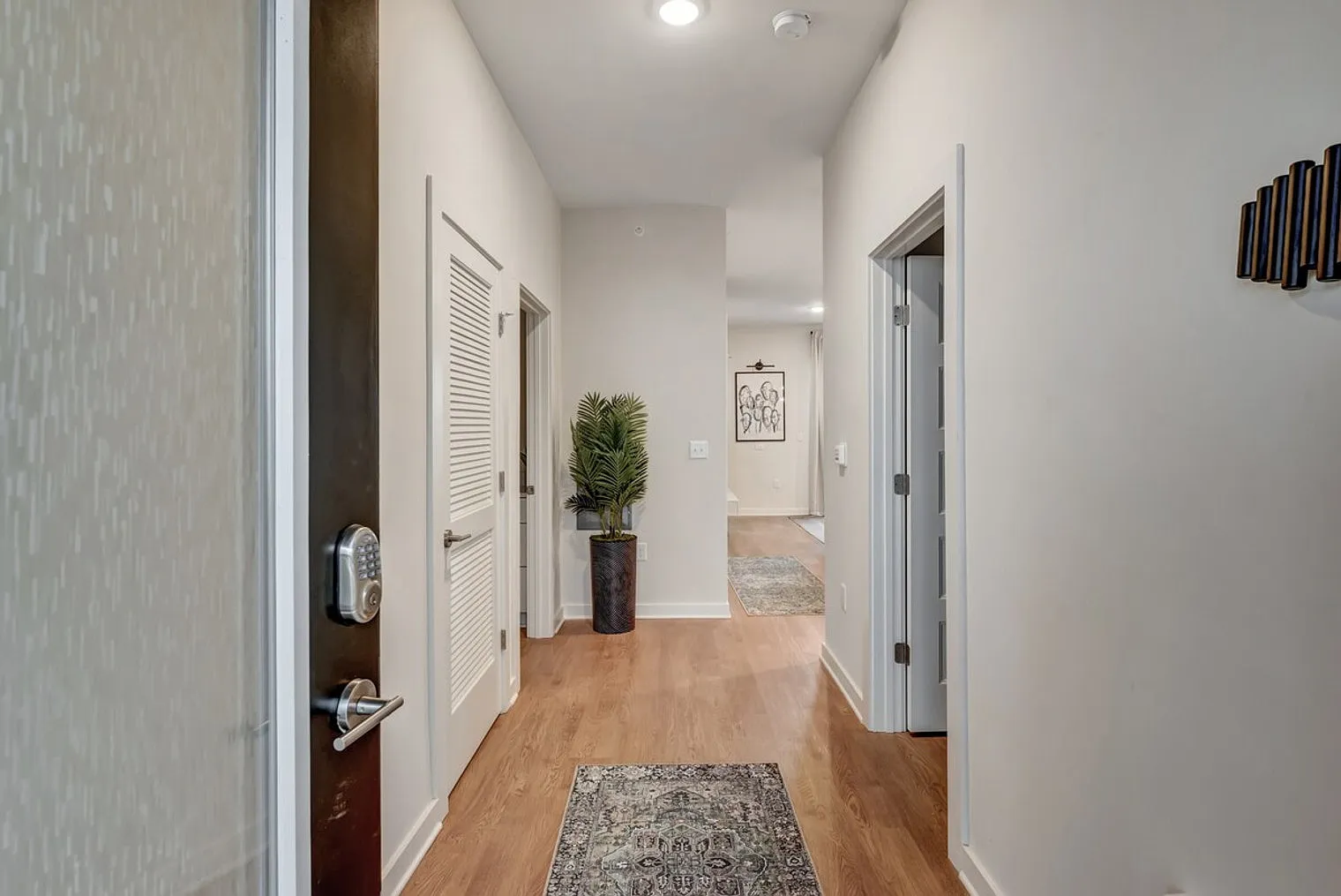 2 bed, 2.0 bath, 990 sqft, $3,890 — Photo 2