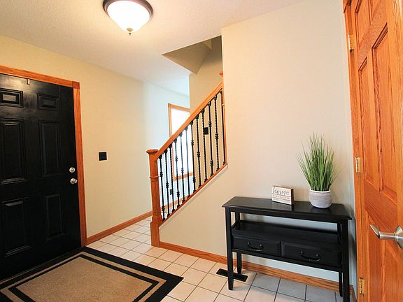 3rd image of 1110 Guinevere Ln