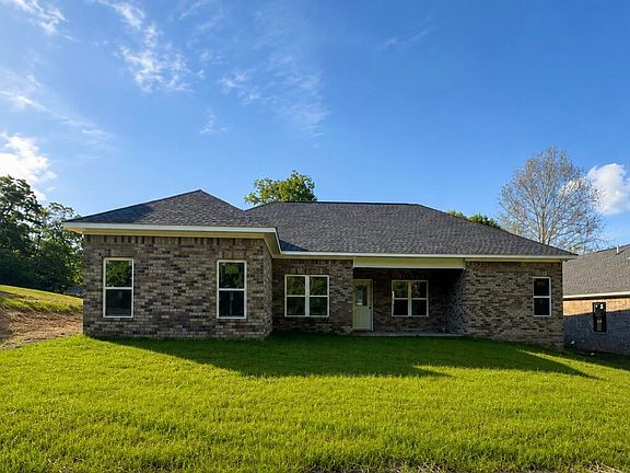 2nd image of 131 Oak Pointe Dr