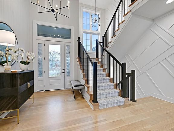 4th image of 17100 Earnshaw St