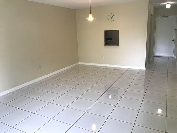 2nd image of 7850 Camino Real #O-201
