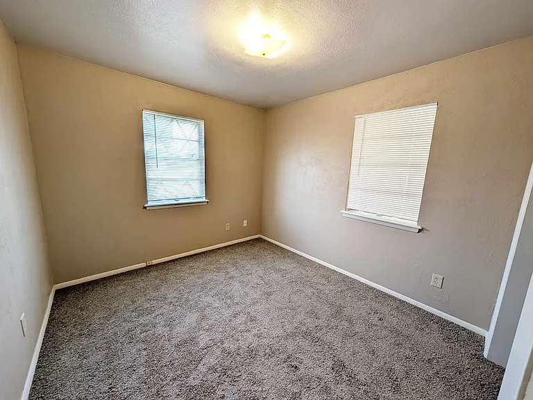 2105 SW 76th St — Photo 9
