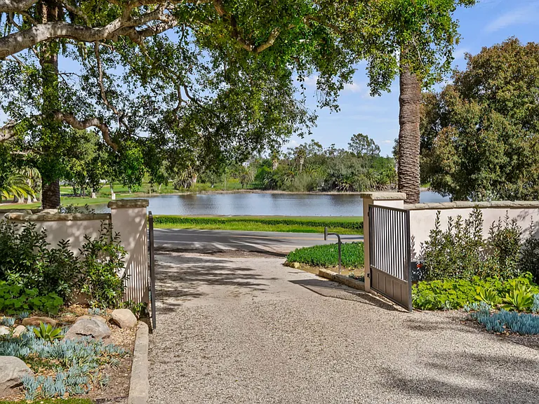 525 Las Palmas Dr — Photo 47
