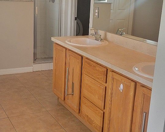 5th image of 2225 Sweet Holly Ln