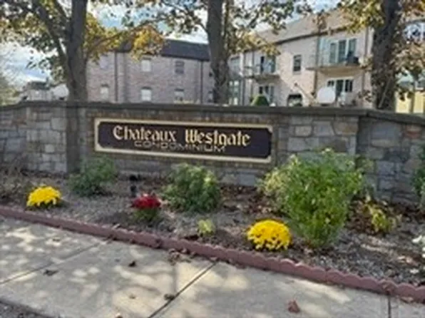 114 Oak Ln APT 11, Brockton, MA 02301