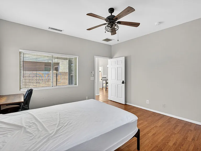 697 W Oak Tree Ln — Photo 11