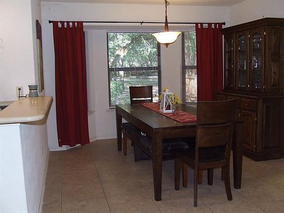 4th image of 105 Chaparral Dr