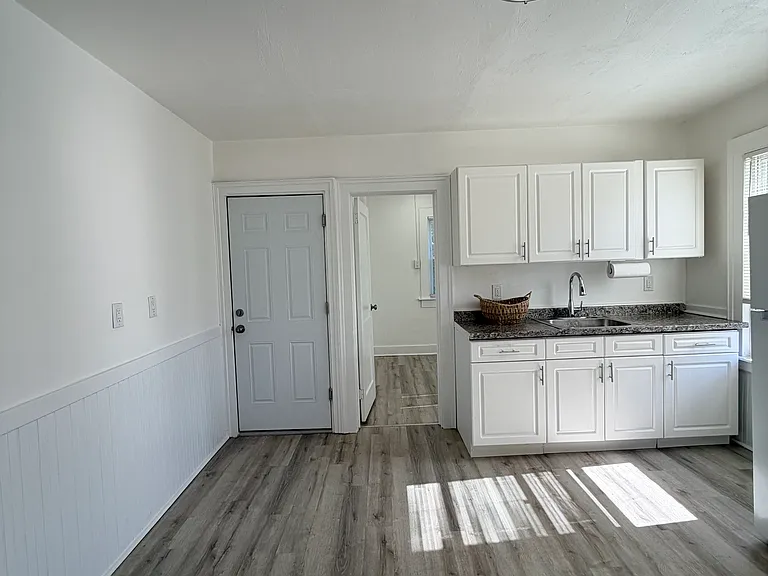 49 Henry St #3 — Photo 3