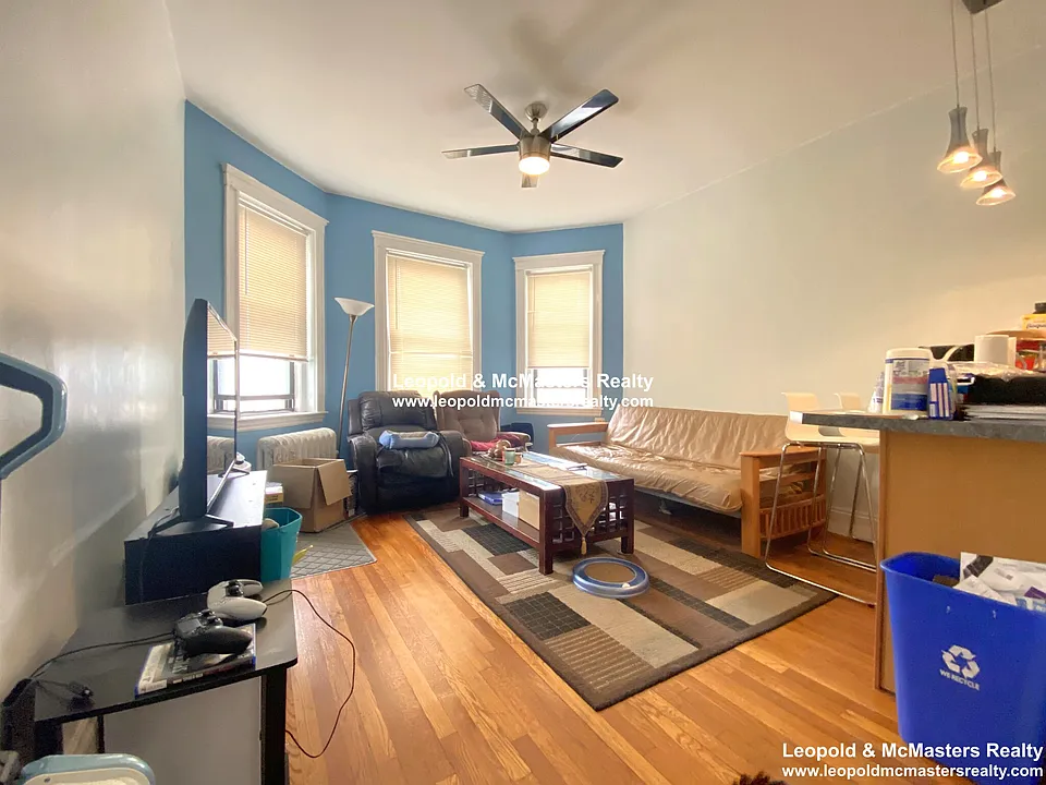 1560 Commonwealth Ave