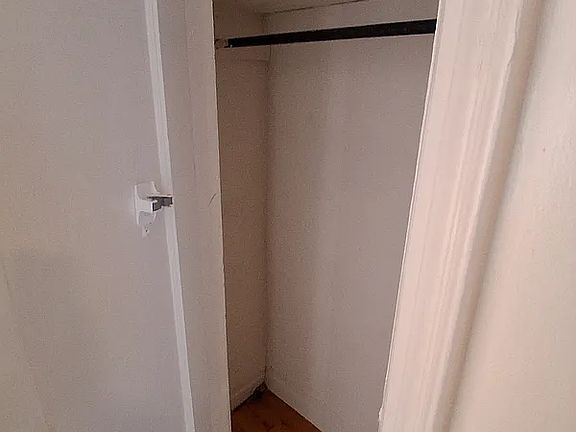 5th image of 438 52nd St APT B5