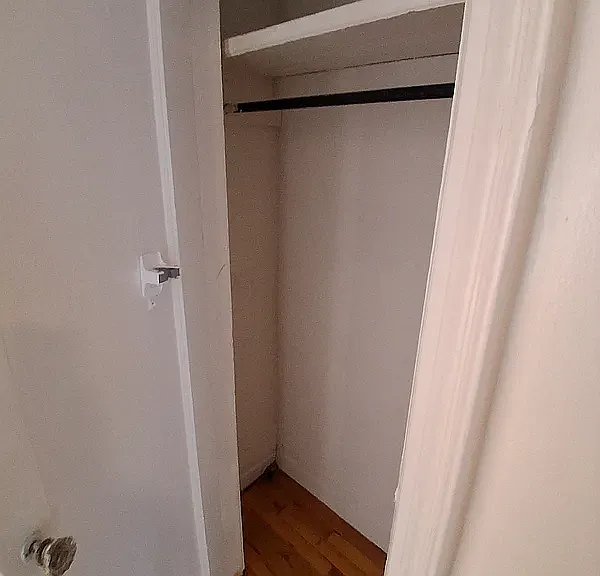 438 52nd St #B5 — Photo 5