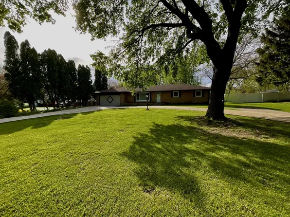 2443 Shopiere Rd, Beloit, WI 53511