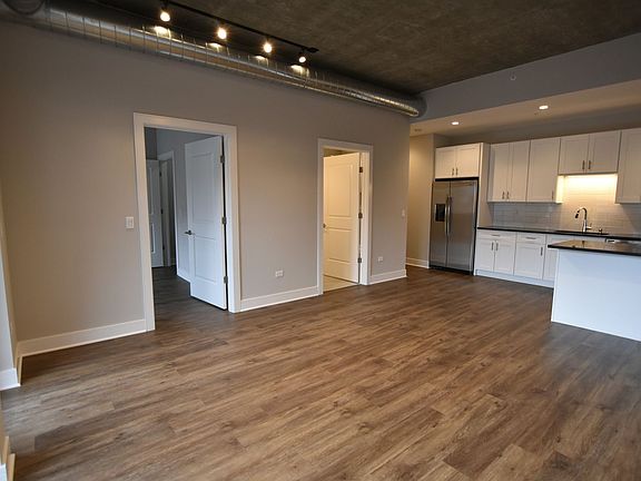 2nd image of 3817-45 N Broadway St #3833-315
