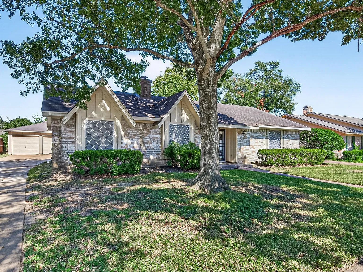 4 bed, 2.5 bath, 2135 sqft, $2,150 — Photo 1