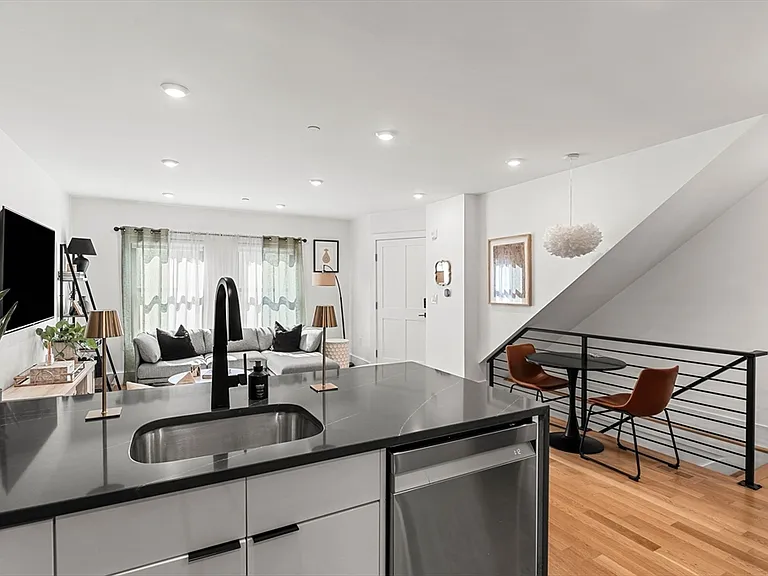 4 Everett Pl #1 — Photo 12