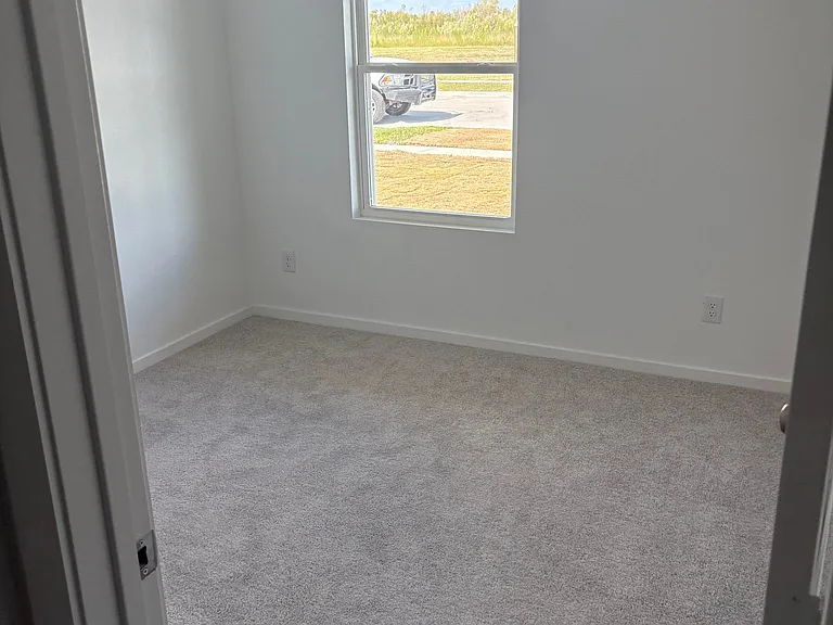 112 Meadowbrook Dr #1 — Photo 1