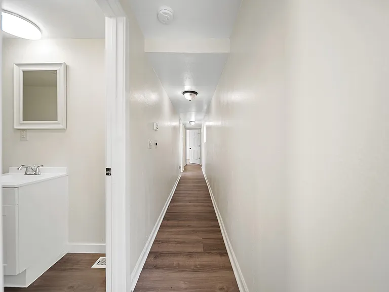 562 Eastwood Dr — Photo 13