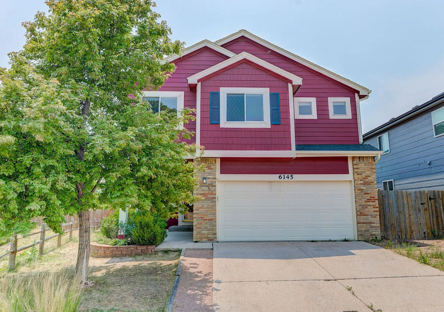 5 Bedroom Home with Basement in Stetson Hills — Photo 2