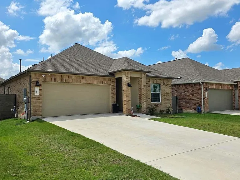 208 Wolf Springs Rd — Photo 1