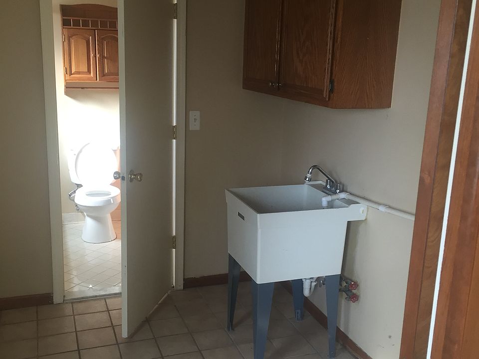 1st image of 22415 Firwood Ave