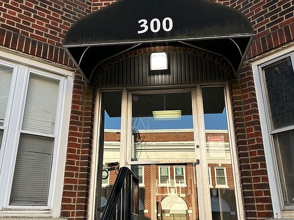 2nd image of 300 Elm Pl APT 7
