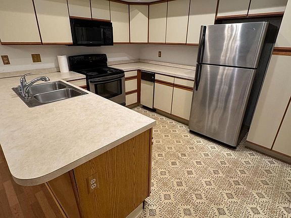 5th image of 4203 Claremont Ct