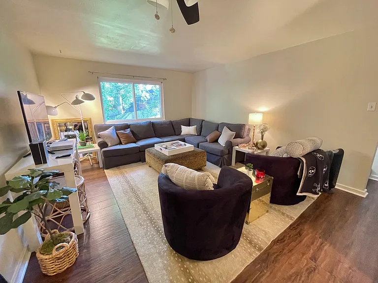3619 W Markham St #12 — Photo 7