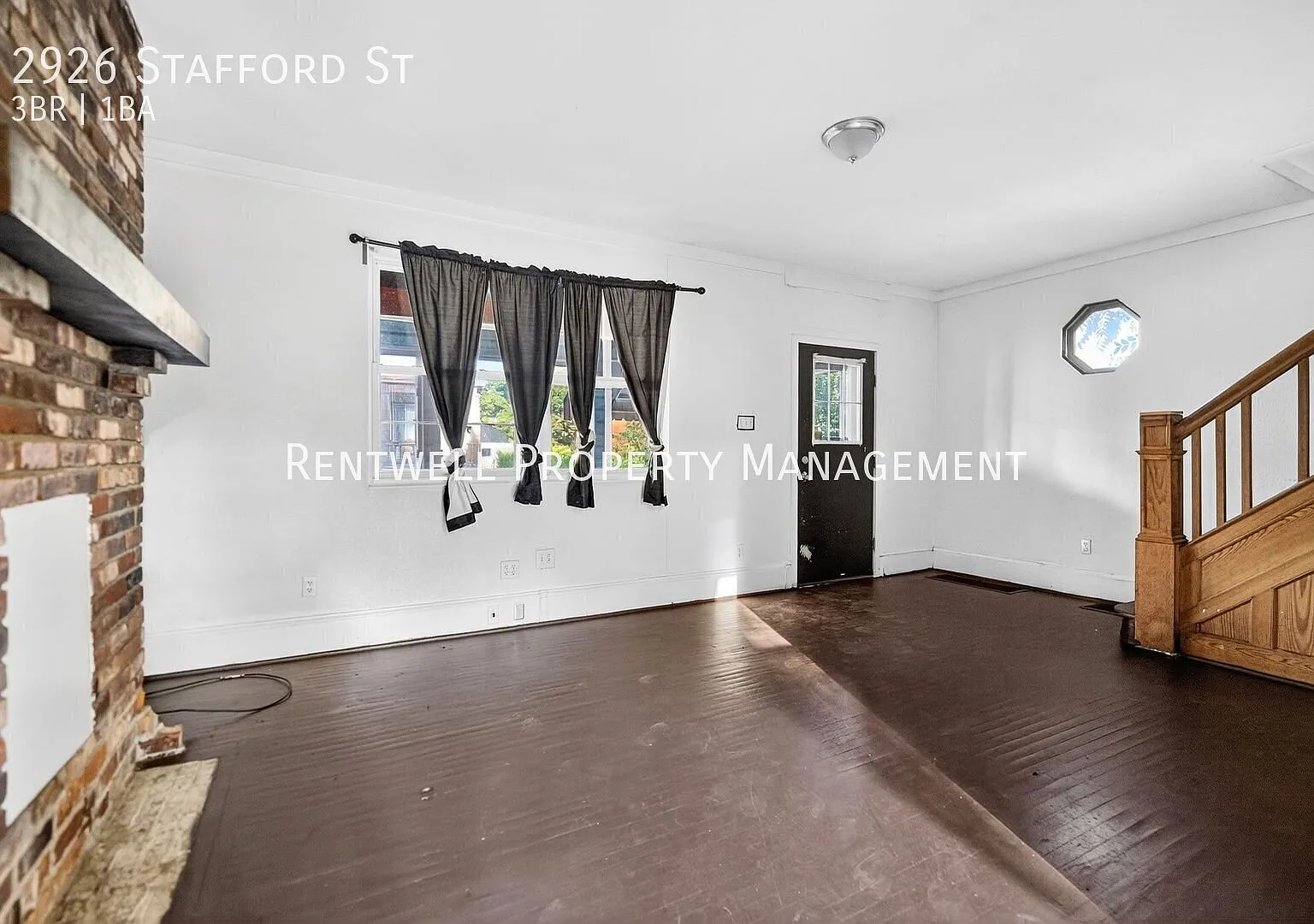 Charming 3-Bedroom Home with Hardwood Floors & Screened-In Porch — Photo 4