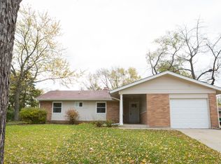 641 Charing Cross Rd, Elk Grove Village, IL 60007