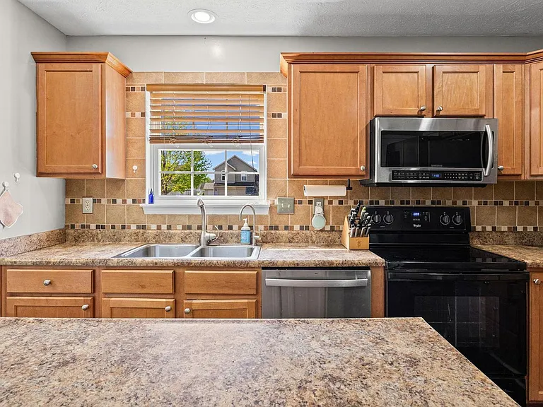 4027 Fiddlesticks Dr — Photo 5