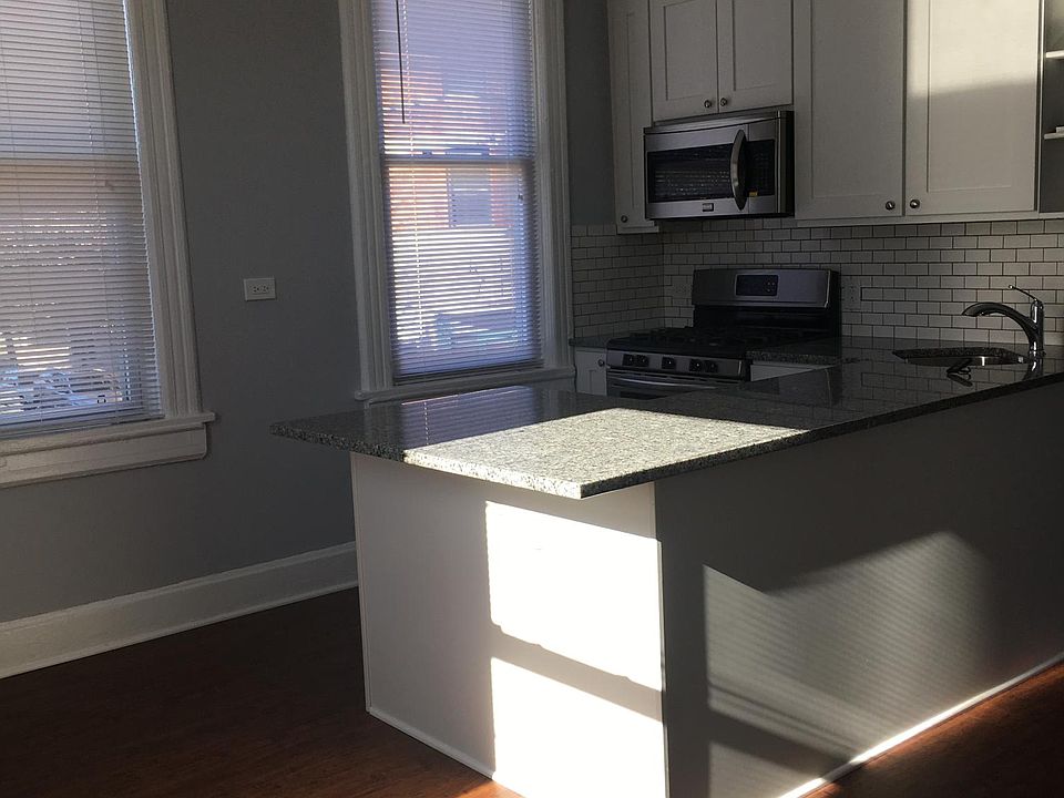 1st image of 1959 W Dickens Ave #2RR