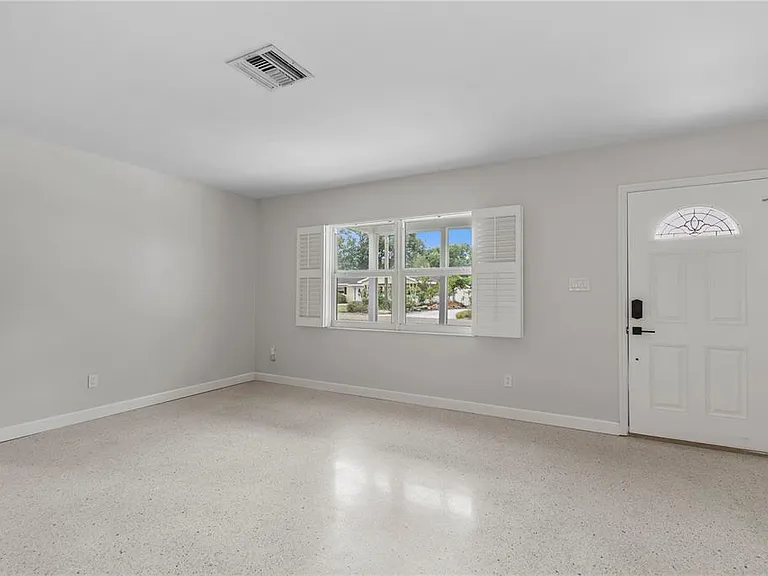 2910 W Price Ave — Photo 8