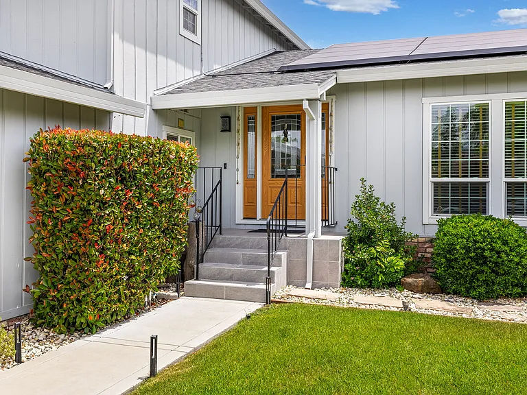 1066 Century Dr — Photo 2
