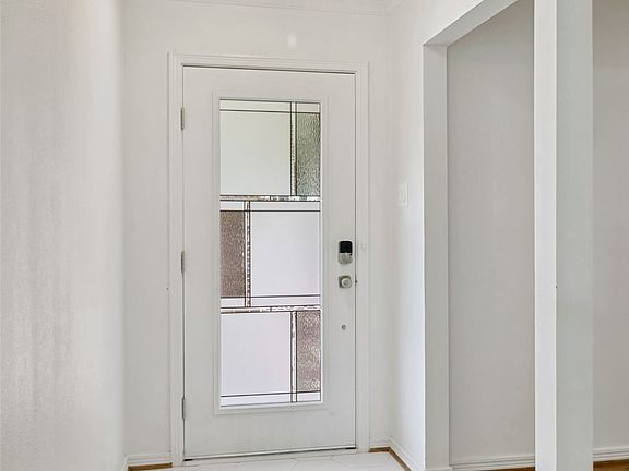 4th image of 9935 Chippendale Dr
