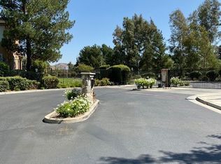 25411 Holly Beach Dr, Saugus, CA 91350