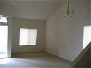 5th image of 3126 W Huntington Dr