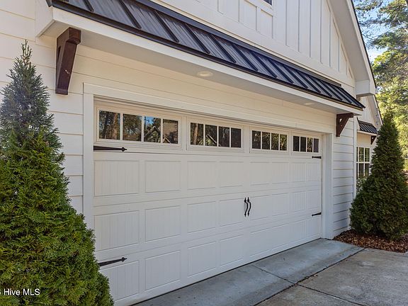 3rd image of 4 Oakmont Drive