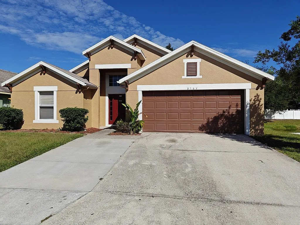 4 bed, 1935 sqft, $2,400 — Photo 1