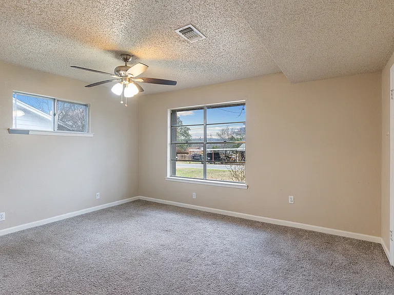 400 N River Oaks Dr — Photo 13