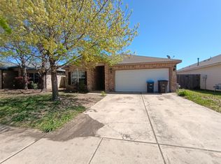 10041 Iron Ridge Dr, Fort Worth, TX 76140