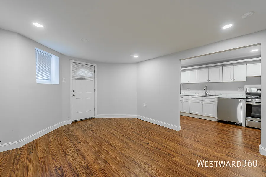 Building Photo - 666 E 50th Pl #G