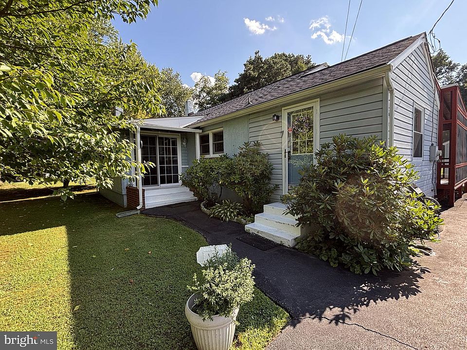 1st image of 7 Pine Tree Ln