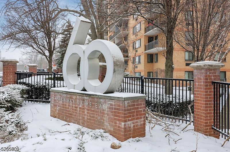 1st image of 60 Parkway Dr #8B