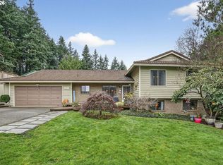 17110 Parkers Dr, Gladstone, OR 97027