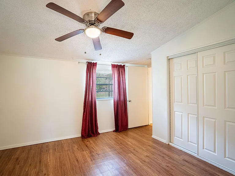 16013 Edwards Dr — Photo 16