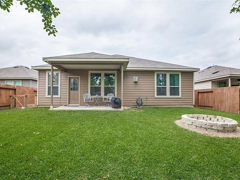 2151 Lost Timbers Dr — Photo 32