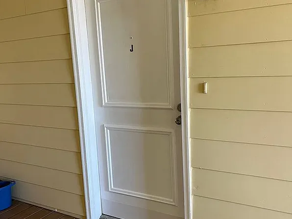 1472 Hawks Nest Dr APT J, Saint Charles, MO 63303